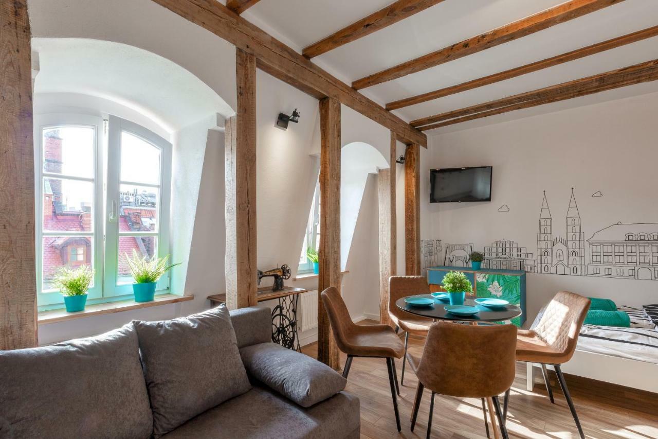 Retro House - StayinWrocław Eksteriør billede